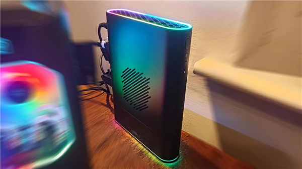 AMD RX 7800M外置显卡实测：OCuLink接口比USB4性能高28％(图3)