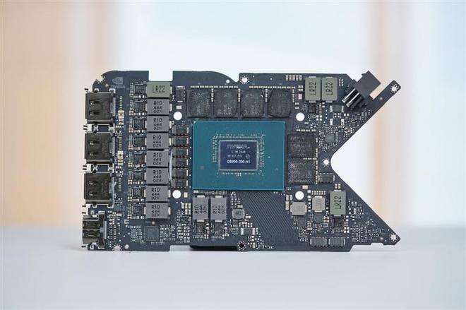 NVIDIA RTX 5070首发评测：DLSS 4提升超4倍！4K游戏不再是高端玩家专属(图13)