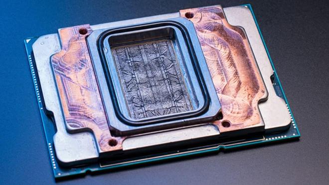 微软芯片内冷却技术将GPU温升降低65%性能超越冷板技术三倍